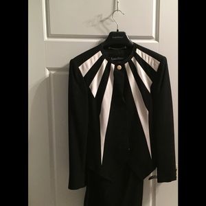 Louis Feraud classic size 6 suit
